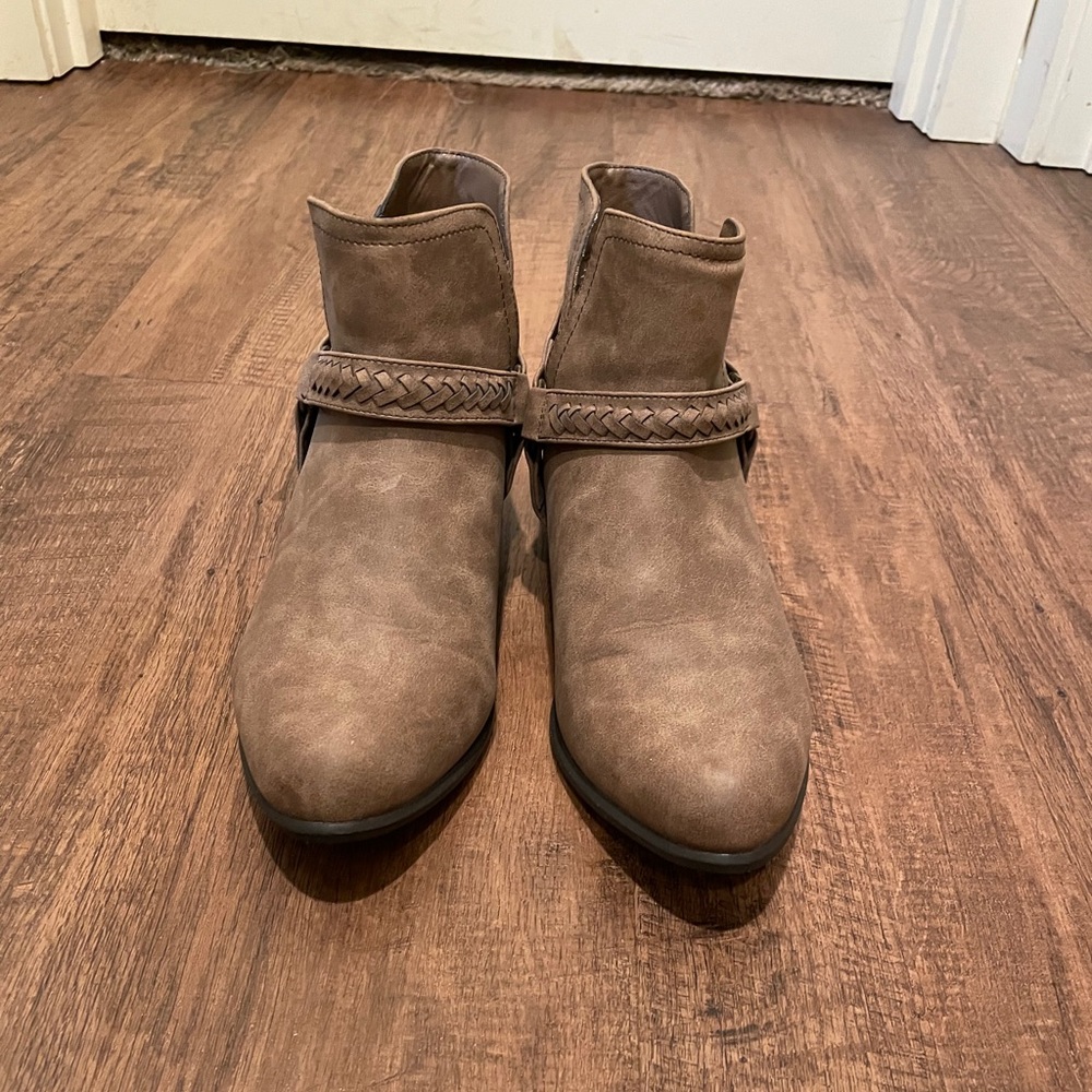 Short boots